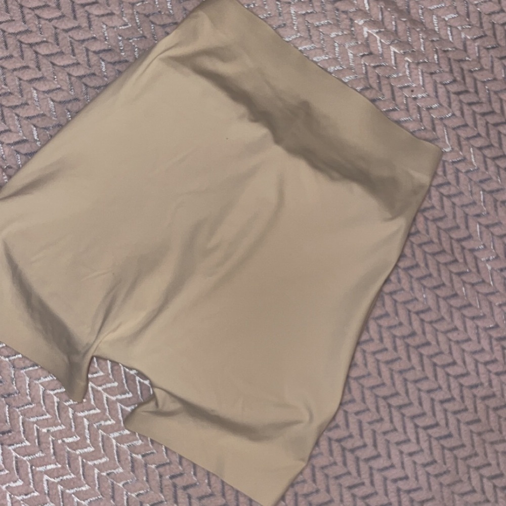 Butt lifting shape wear